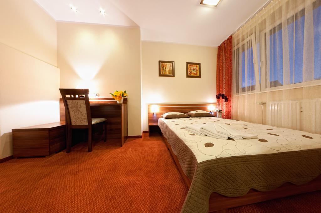 Hotel-24 Płock Esterno foto